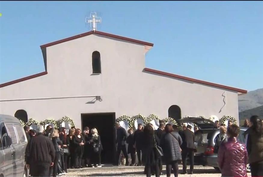 Θρήνος στην κηδεία της 49χρονης αρτοποιού (GLOMEX)