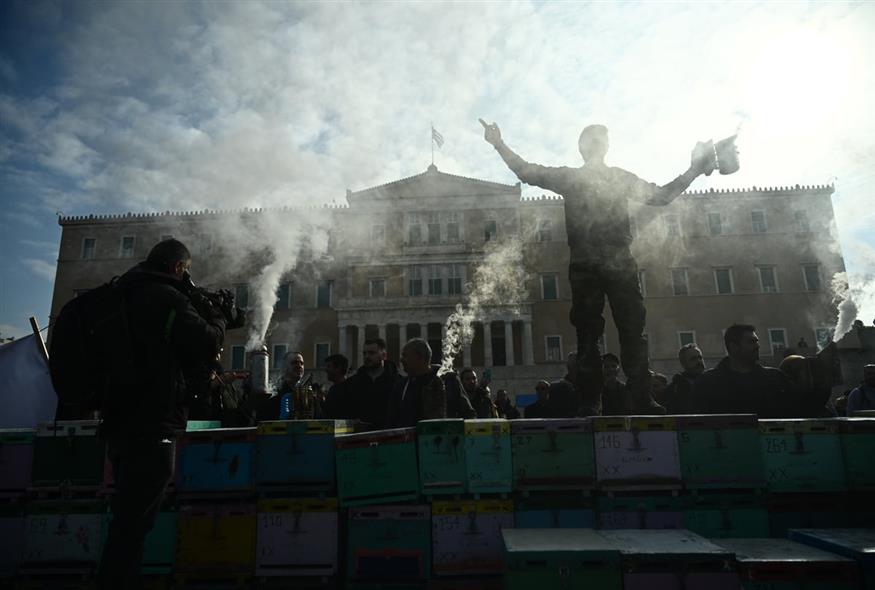 Τρία συλλαλητήρια στην Αθήνα από φοιτητές, μελισσοκόμους και υγειονομικούς (gallery)