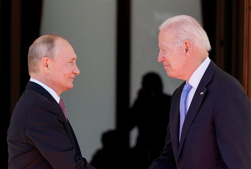 Βλαντίμιρ Πούτιν και Τζο Μπαιντεν (AP Photo/Patrick Semansky, File)