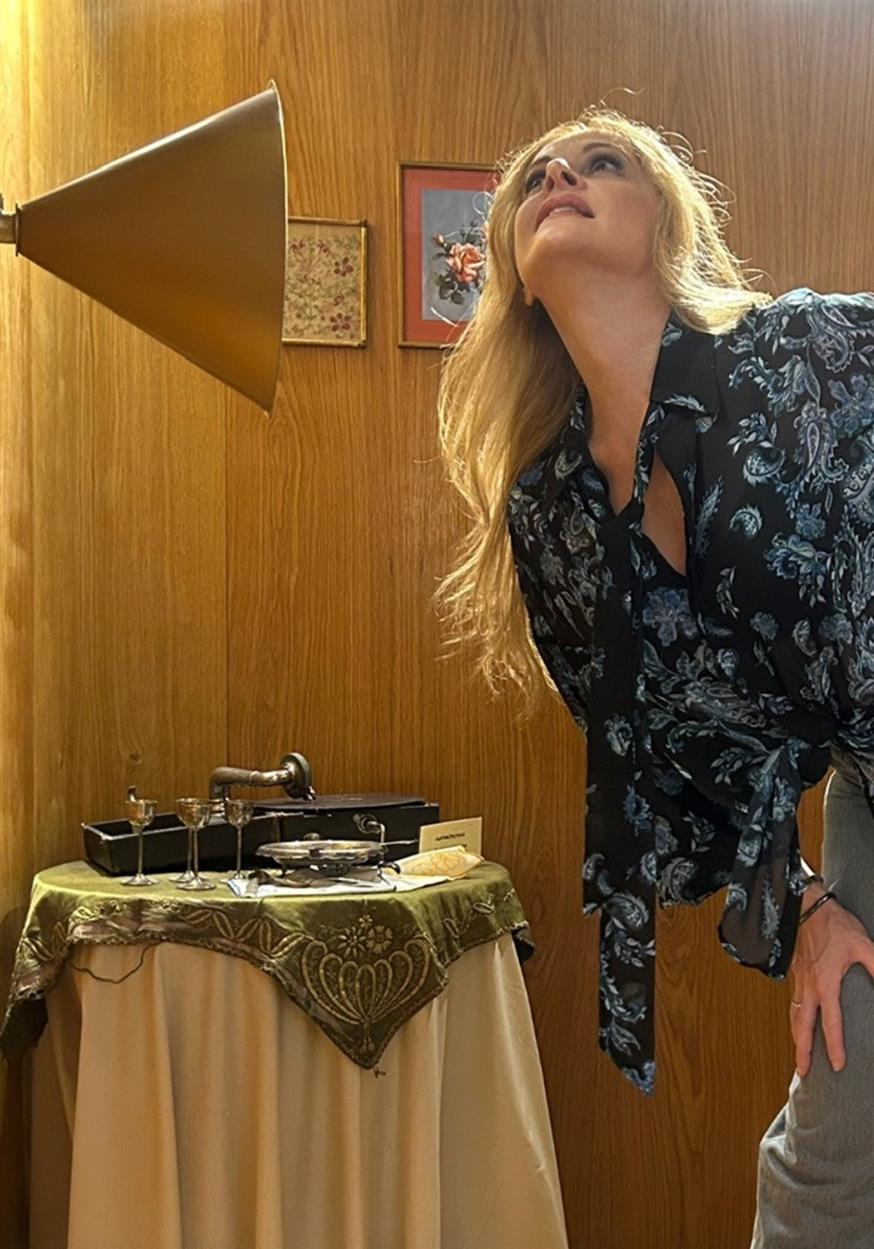 «Δεν έχω πάρει τον εαυτό μου στα σοβαρά με την έννοια της παρουσιάστριας. Είμαι η Ηρώ, που απλώς παρουσιάζει ένα θέμα που αγαπάει. Και το κάνω με σεβασμό, με διάβασμα, με προσοχή» λέει η Ηρώ Σαΐα