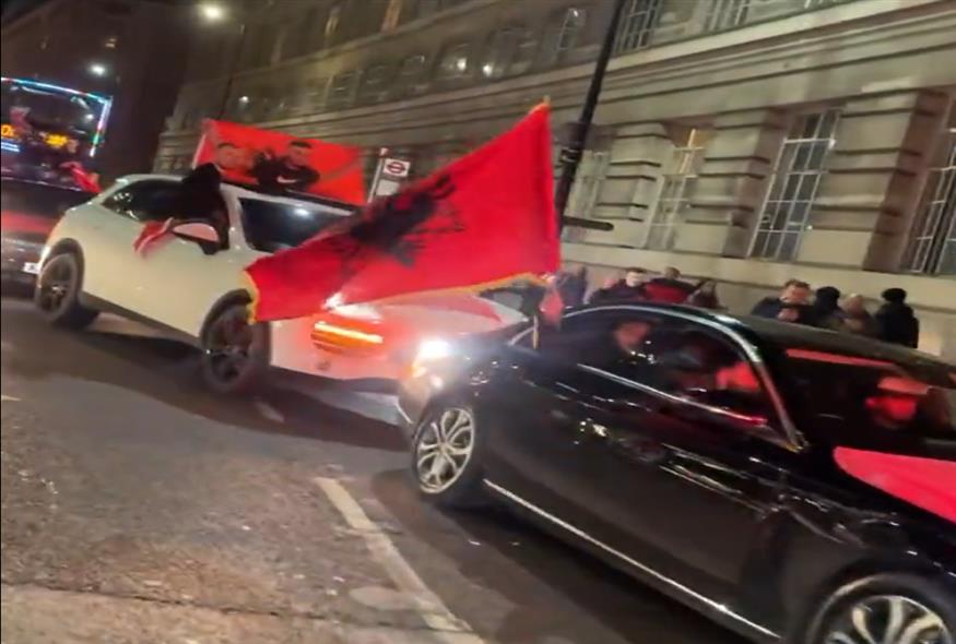 Αλβανοί γιόρτασαν την Ημέρα της Ανεξαρτησίας και … προκάλεσαν κυκλοφοριακό κομφούζιο στο Λονδίνο