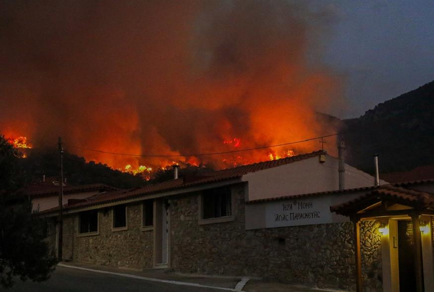 Εικόνα από την φωτιά στην Πάρνηθα (ΙΝΤΙΜΕ)
