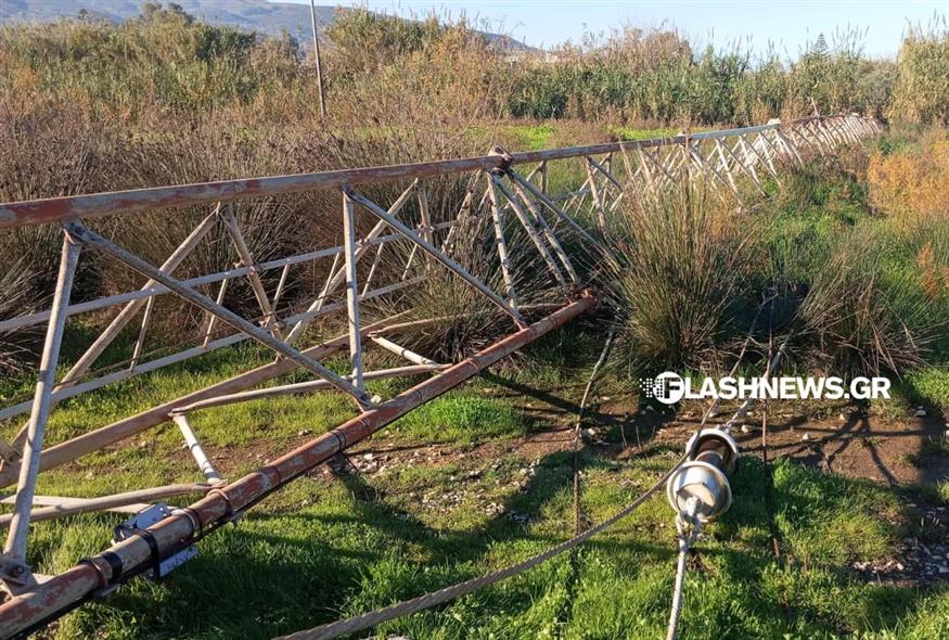 Φωτογραφία ντοκουμέντο από το σημείο (flashnews.gr) Φωτογραφία ντοκουμέντο από το σημείο (flashnews.gr)