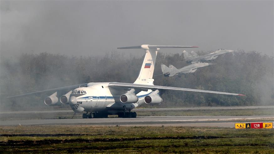 Το αεροσκάφος Ilyushin Il-76 που στέλνει η Ρωσία/associated press