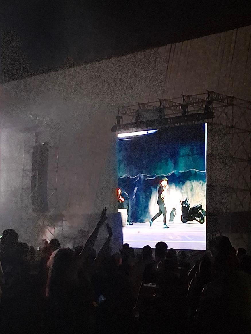 Στιγμιότυπο από τη συναυλία του ΛΕΞ στο ΟΑΚΑ (Copyright: ΕΘΝΟΣ)