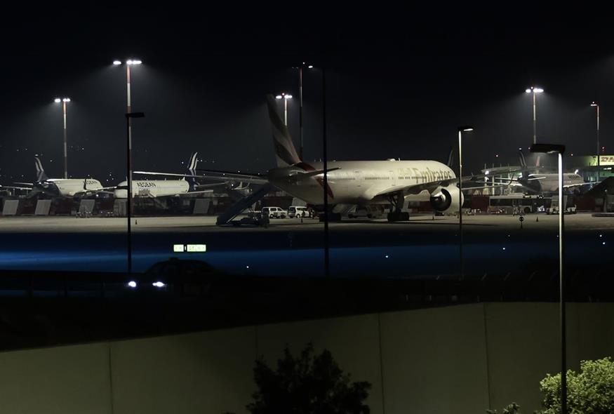 Προσγείωση αεροσκάφους της Emirates στο αεροδρόμιο Ελευθέριος Βενιζέλος μετά από «συναγερμό» (INTIME/ΛΙΑΚΟΣ ΓΙΑΝΝΗΣ)