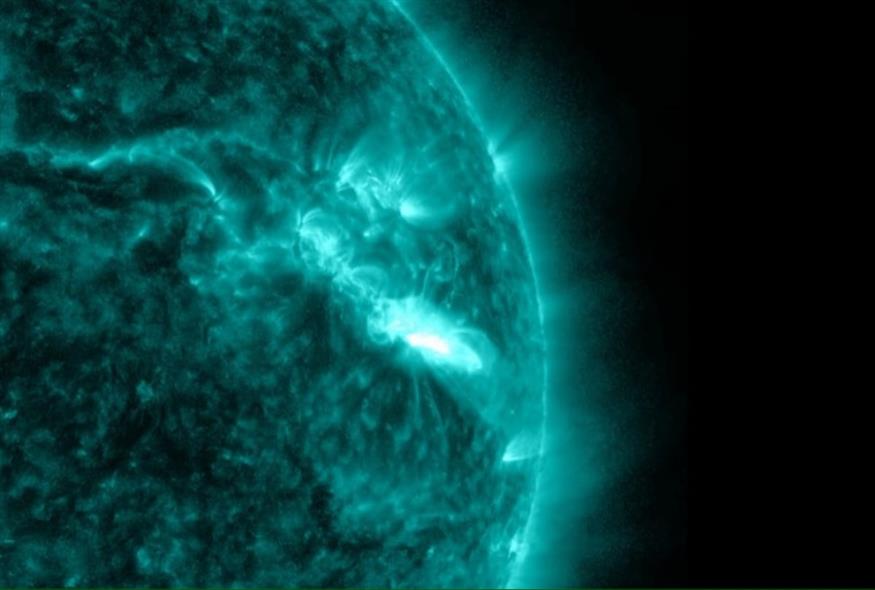 Η NASA κατέγραψε τεράστια ηλιακή έκλαψη
