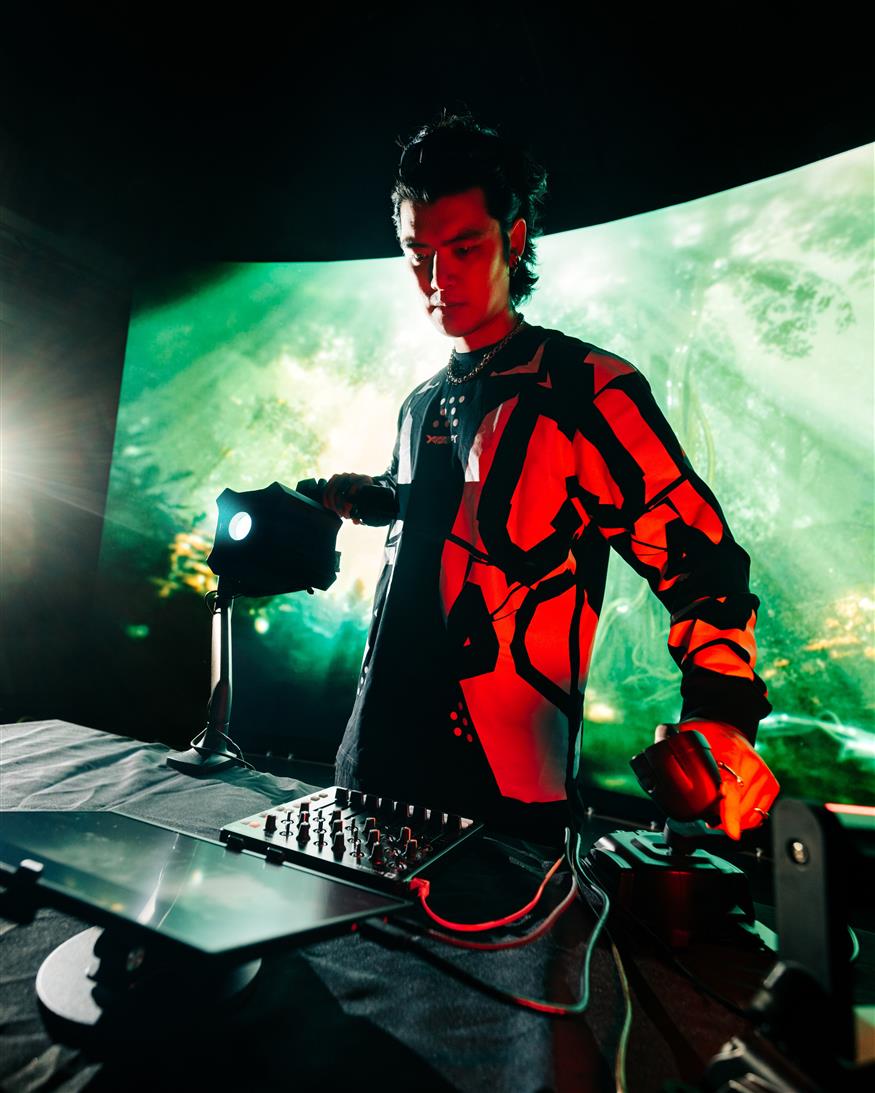 Kevin Peter He feat. Σάββας Μεταξάς