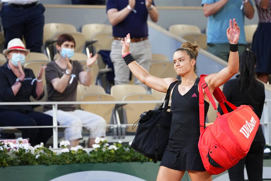 Η Σάκκαρη αποχωρεί από το κεντρικό κορτ του Roland Garros εν μέσω αποθέωσης (copyright: AP)