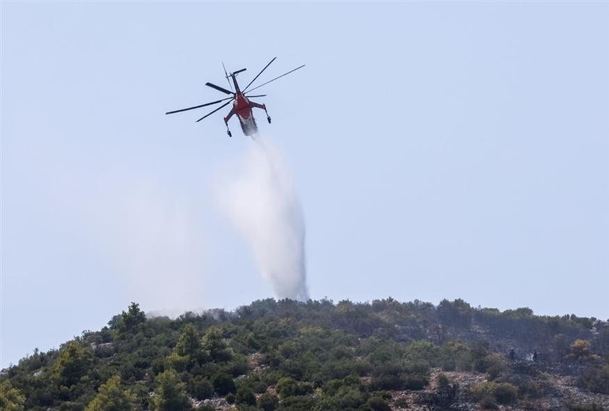 φωτιά - ελικόπτερο (Eurokinissi)
