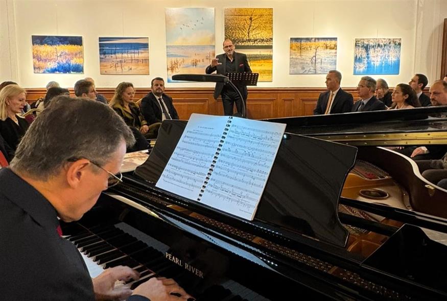 Ρέον φως-Γένεσις: Η νέα εικαστική γλώσσα του Νίκου Κασέρη στην Κωνσταντινούπολη