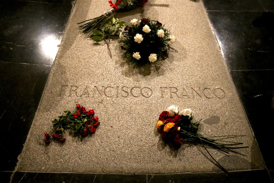 Τάφος Φράνκο/(AP Photo/Andrea Comas)