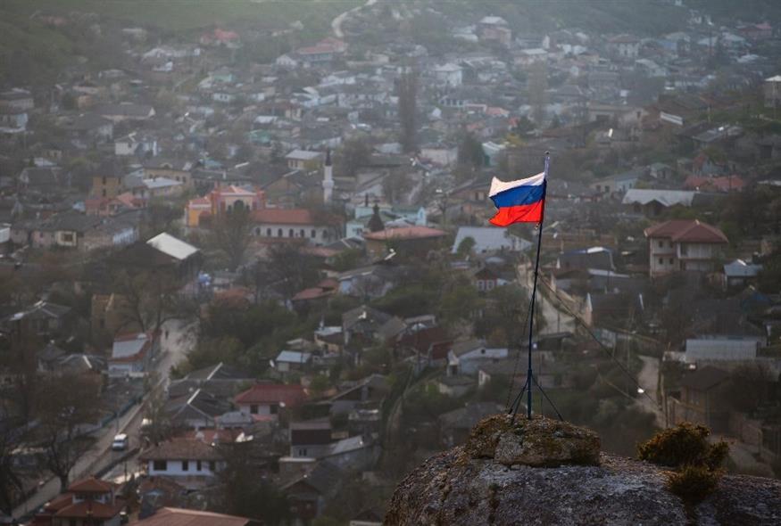 Στην Κριμαία κυματίζει ρωσική σημαία πια... /copyright Ap Photos