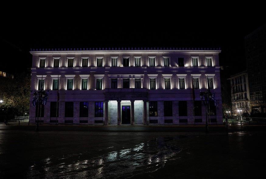 Σβηστά φώτα στο δημαρχείο της Αθήνας (φωτογραφία αρχείου / Eurokinissi)