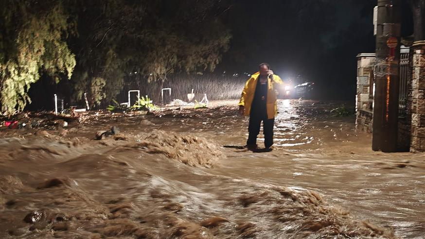 Συγκλονιστικές εικόνες από τους Αγίους Αποστόλους Καλάμου στον Δήμο Ωρωπού