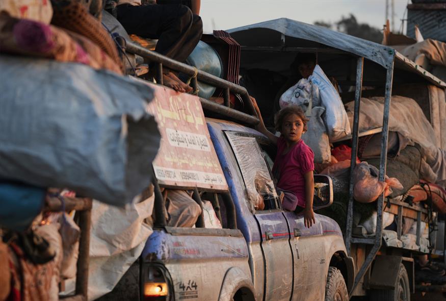 Η γενοκτονία κλιμακώνεται: Χιλιάδες Παλαιστίνιοι αφήνουν τον τόπο τους, τη Γάζα