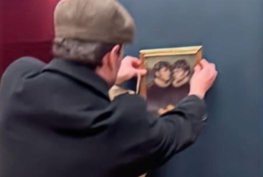 Καλά τα πηγαίνει η ασφάλεια στο Λούβρο... (TikTok)