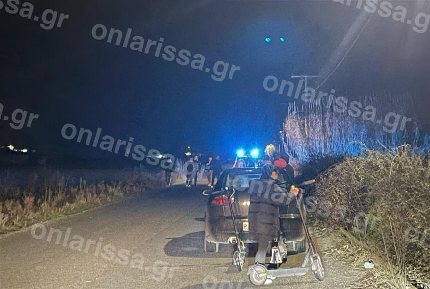 Στιγμιότυπο από το σημείο του φονικού τροχαίου (onlarissa.gr)