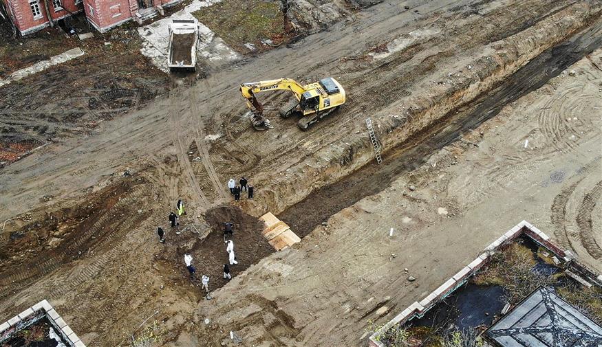 Το νησί Χαρτ στη Νέα Υόρκη που θάβουν τους αζήτητους νεκρούς του κορονοϊού (ap)