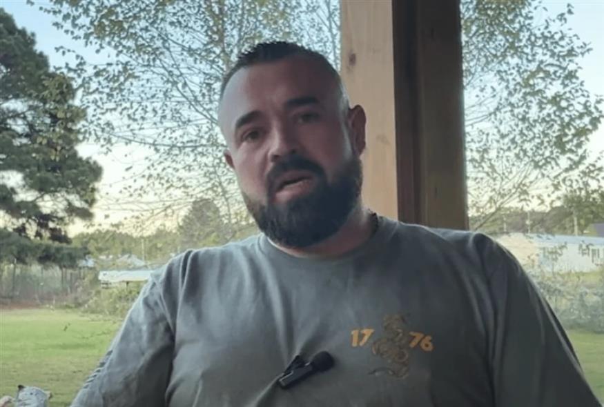 Ο Aaron Spencer (στιγμιότυπο από το βίντεο στο facebook)