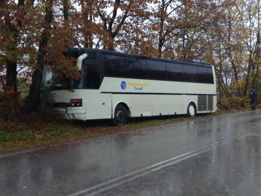 Εκτροπή λεωφορείου στην Καλαμπάκα/trikalavoice.gr