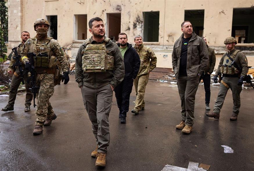Ο Ζελένσκι επισκέφθηκε στρατιώτες στο Ντονμπάς / Associated Press