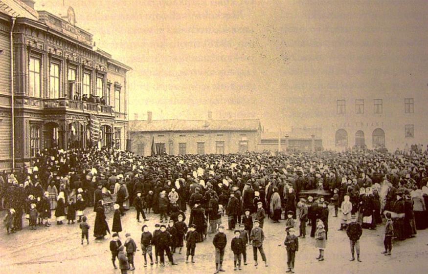 Όλοι στους δρόμους.