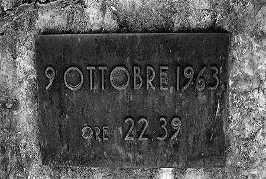 Η πινακίδα με την ημερομηνία και την ώρα που στοίχειωσε το Λονγκαρόνε Η πινακίδα με την ημερομηνία και την ώρα που στοίχειωσε το Λονγκαρόνε