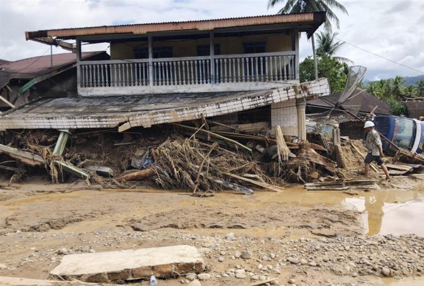 Πλημμύρες και τις κατολισθήσεις στη Σρι Λάνκα (AP)