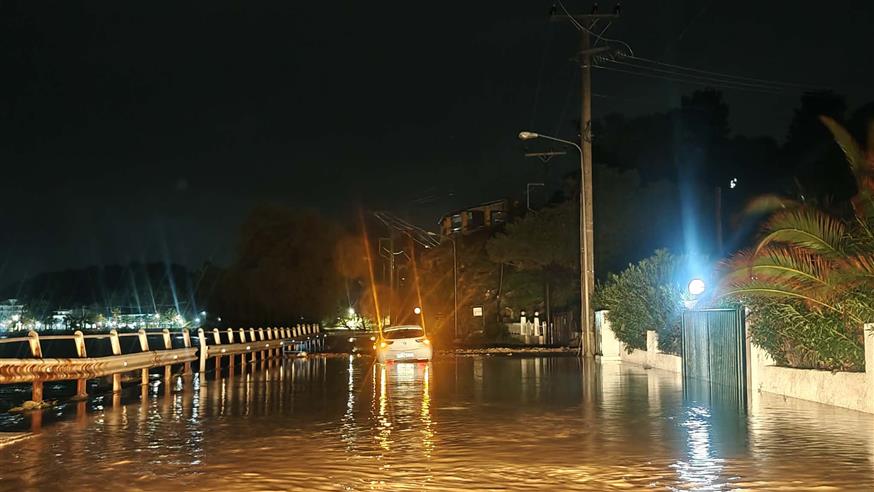 Ποτάμια οι δρόμοι στον Κάλαμο