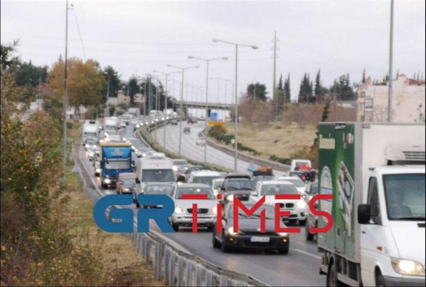 Καραμπόλα με 6 οχήματα στην Περιφερειακή Οδό στην Θεσσαλονίκη