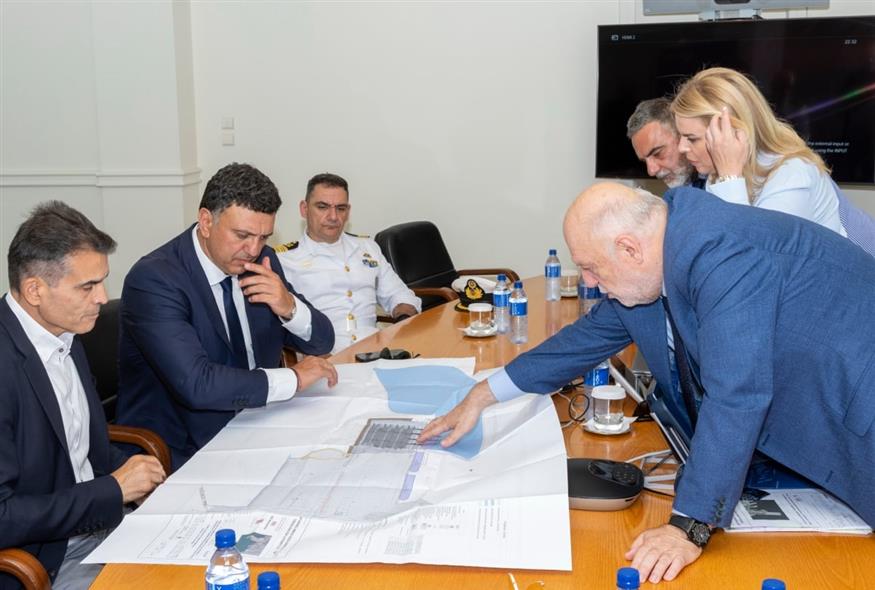 Ο Βασίλης Κικίλιας στον ΟΛΘ Ο Βασίλης Κικίλιας στον ΟΛΘ