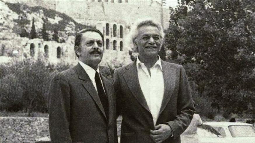 Ο Λάκης Σάντας κι ο Μανόλης Γλέζος μετά...