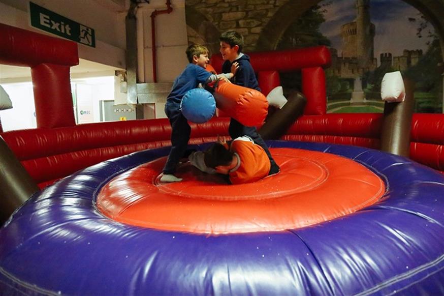 Η Μεγαλύτερη Στεγασμένη Χριστουγεννιάτικη Παιχνιδοχώρα στην Ελλάδα!