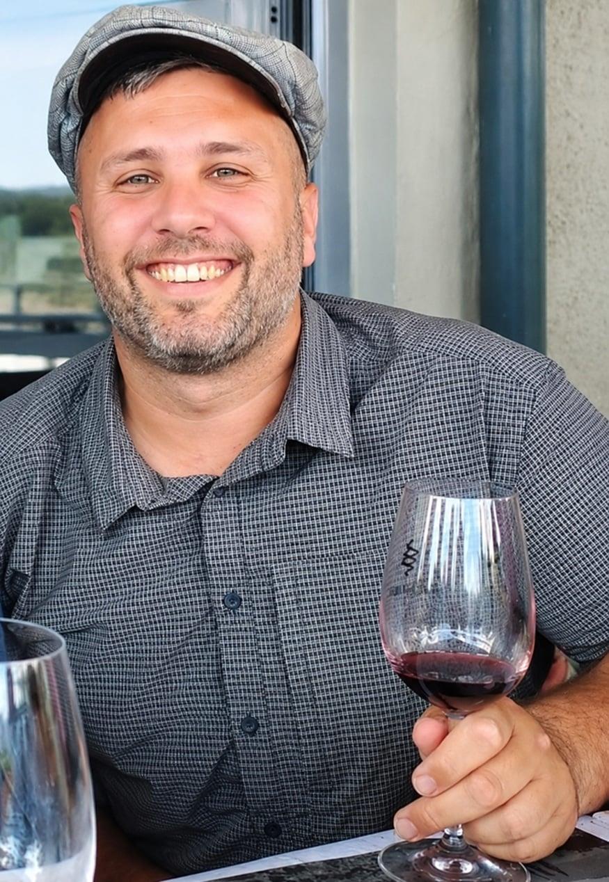 O Τάσος Κωνσταντινίδης, Wine Professional Sommelier της Genius in Gastronomy και ψυχή της Wanderlust O Τάσος Κωνσταντινίδης, Wine Professional Sommelier της Genius in Gastronomy και ψυχή της Wanderlust