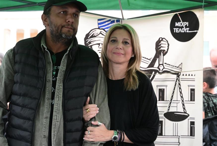 Οι εικόνες αλληλεγγύης που τόσο έχουμε ανάγκη: Το Σύνταγμα την Κυριακή «ούρλιαξε» για Δικαιοσύνη