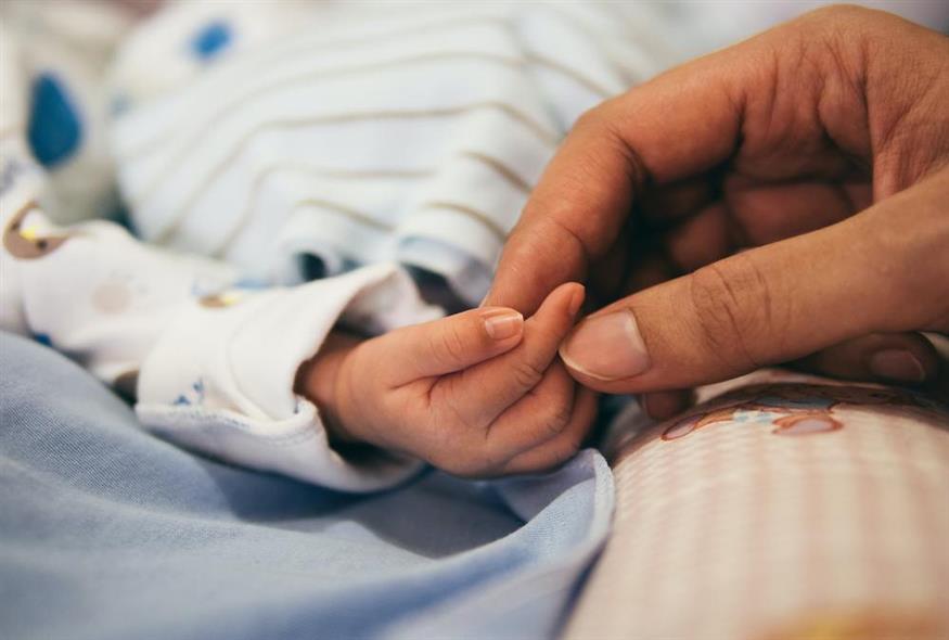 Σέρρες: Γέννησε έγκυος που της είχαν χορηγηθεί μονοκλωνικά αντισώματα | Έθνος