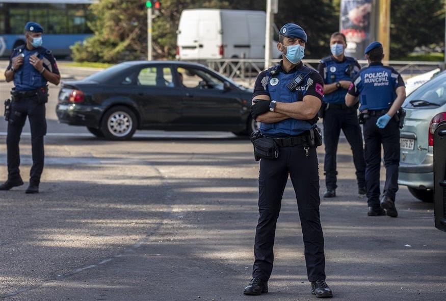 Ισπανοί αστυνομικοί (φωτογραφία αρχείου / Associated Press)