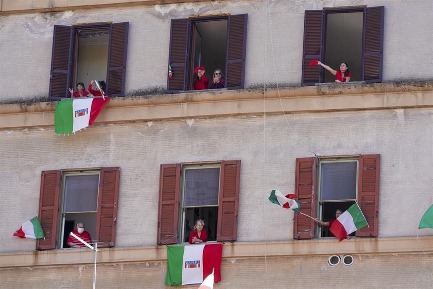 Συγκίνηση και δέος, α λα ιταλικά (AP Photo/Andrew Medichini)