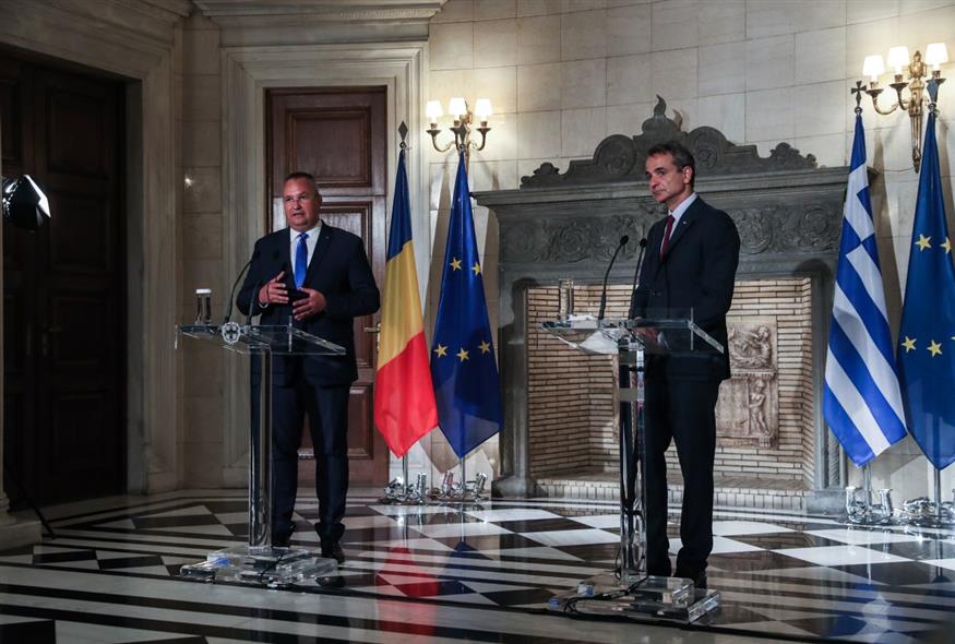 Ο πρωθυπουργός με τον ρουμάνο ομόλογό του/ΣΩΤΗΡΗΣ ΔΗΜΗΤΡΟΠΟΥΛΟΣ/EUROKINISSI