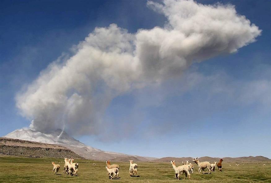 Το ηφαίστειο Ουμπίνας στις Άνδεις (φωτογραφία αρχείου / Associated Press) Περού