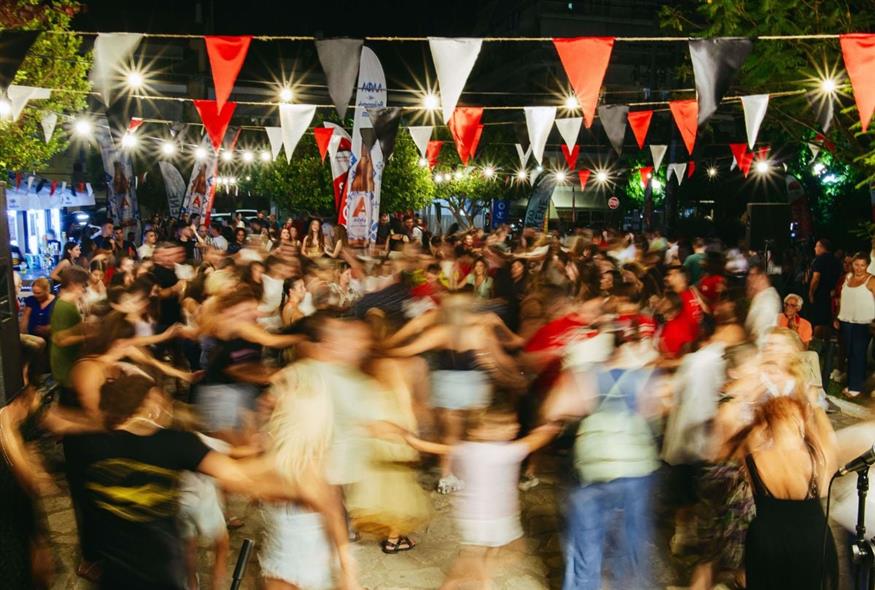 Όταν τα παραδοσιακά γλέντια δημιουργούν κύκλους συμμετοχής και συνύπαρξης... Όταν τα παραδοσιακά γλέντια δημιουργούν κύκλους συμμετοχής και συνύπαρξης...