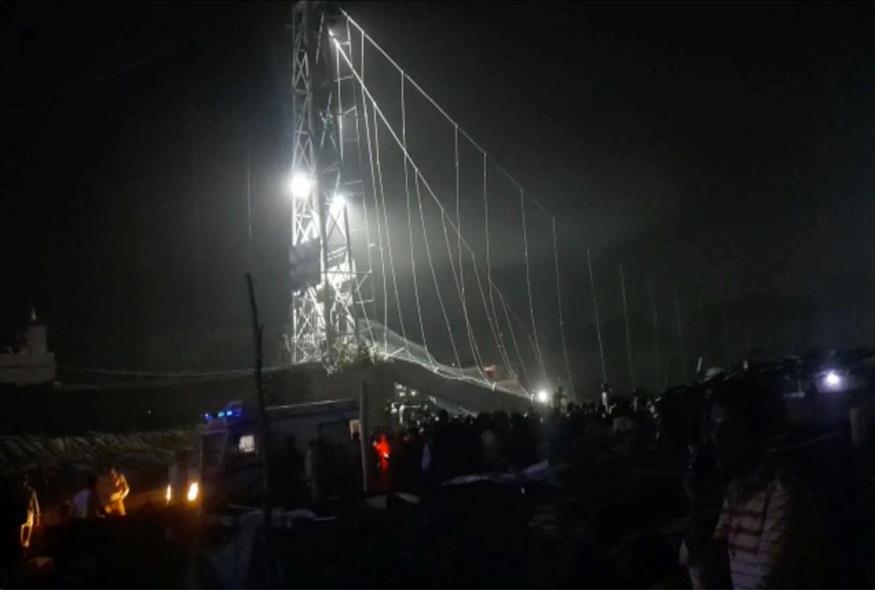Κατάρρευση γέφυρας Ινδία/ AP