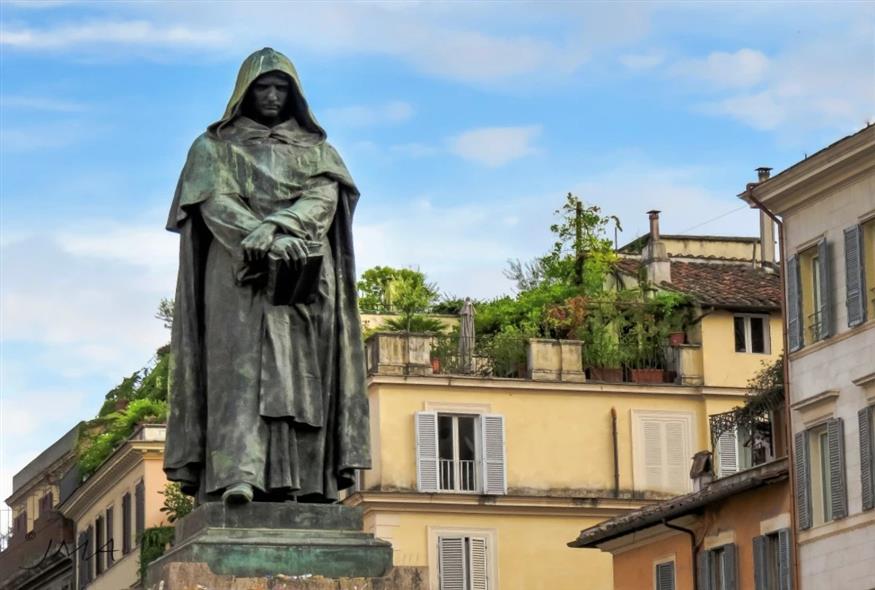 Το άγαλμα του Τζορντάνο Μπρούνο στη Ρώμη. /en.wikipedia.org