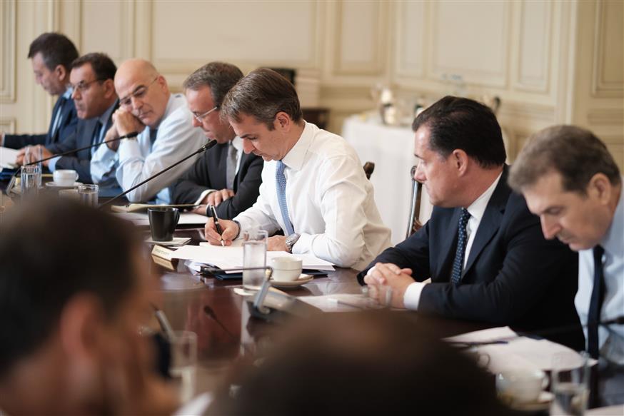 Στιγμιότυπο από το πρώτο υπουργικό συμβούλιο (Copyright: Eurokinissi/Γραφείο Τύπου πρωθυπουργού/Δημήτρης Παπαμήτσος)