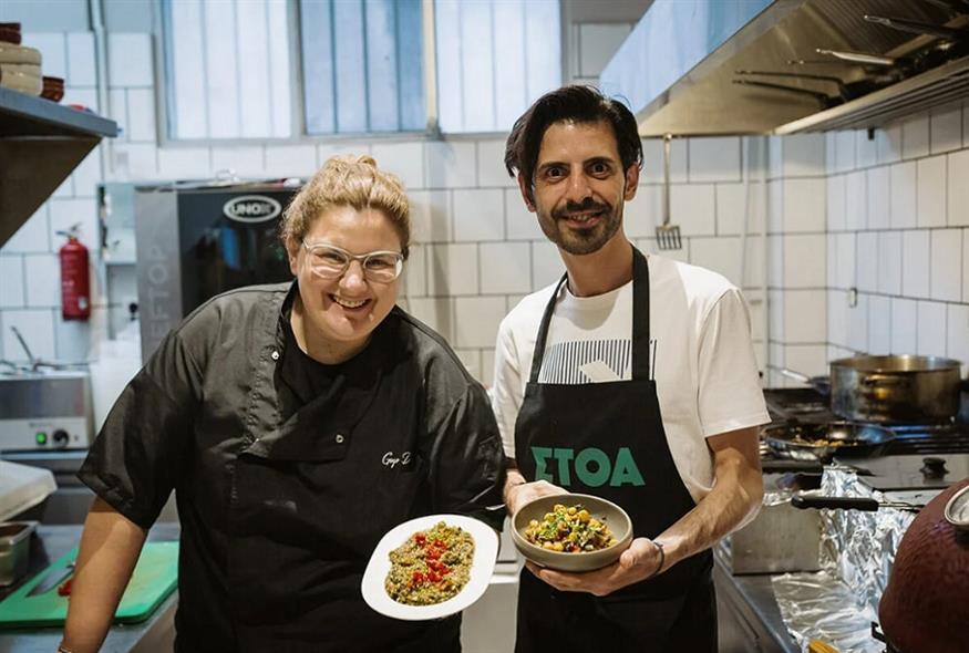 Οι συριακές συνταγές του Adel Boshi συναντούν την ελληνική κουζίνα της Γωγώς Δελογιάννη στη Στοά Κεραμεικός | © UNHCR/Achilleas Zavallis