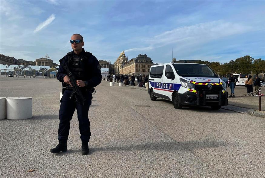 Αστυνομία στις Βερσαλλίες  (AP Photo/Pat Eaton-Robb)