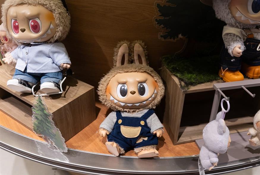 Weekend - Labubu - gallery Weekend - Labubu - gallery