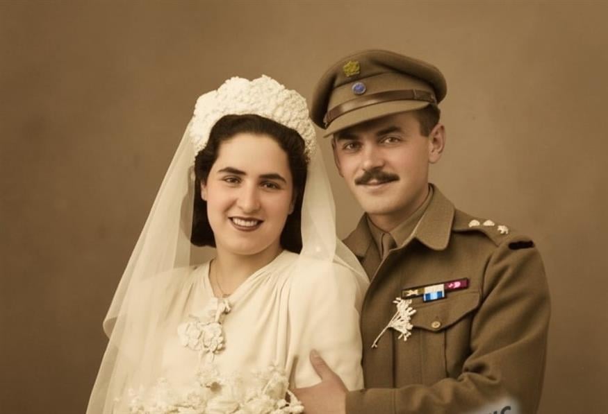 Ο Παπαδόπουλος σε σπάνια φωτογραφία με την πρώτη του σύζυγο Νίκη Βασιλειάδη.