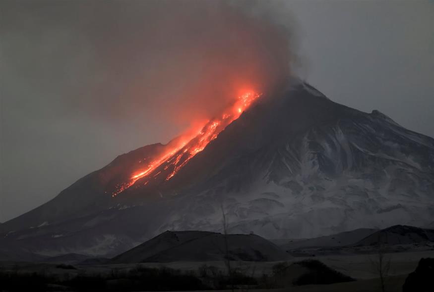 Έκρηξη στο ηφαίστειο Σιβέλιτς στη Ρωσία (Yury Demyanchuk, The Russian Academy of Sciences' Vulcanology Institute via AP)